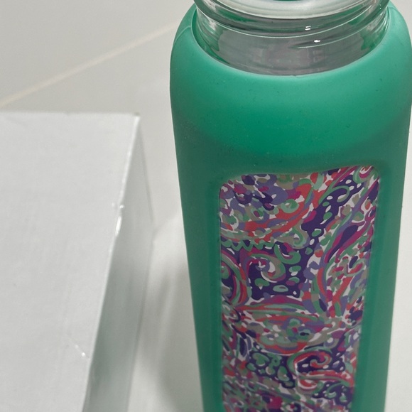 Lilly Pulitzer glass water bottle in multi la playa - never used -rubber outside - Picture 3 of 7